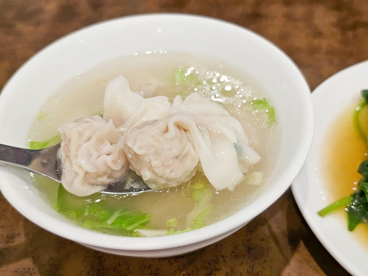高雄五甲|金鼎牛肉麵手工水餃 冷氣開放,在地老字號排隊小吃 - 第17張圖