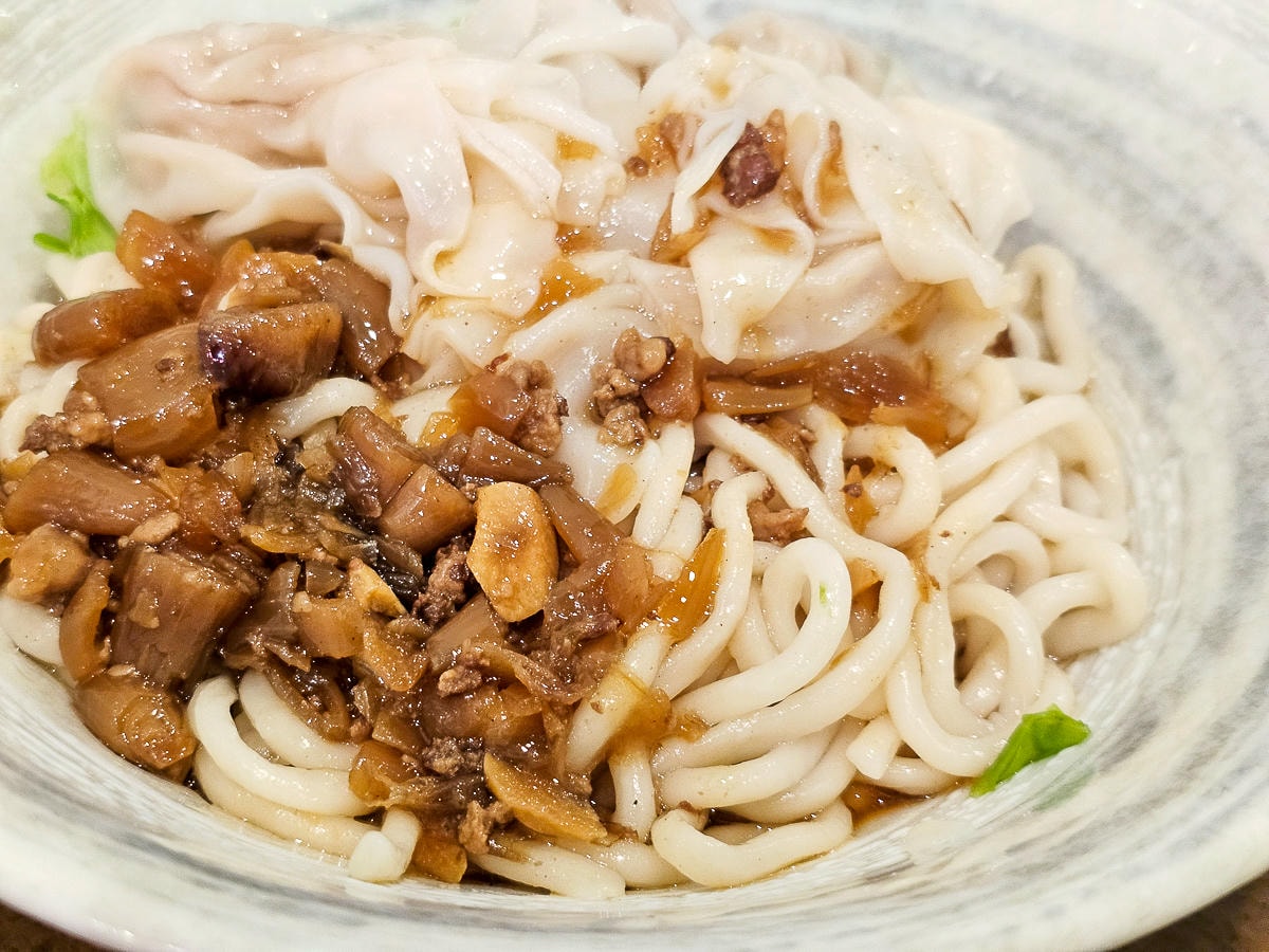 高雄五甲|金鼎牛肉麵手工水餃 冷氣開放,在地老字號排隊小吃 - 第15張圖
