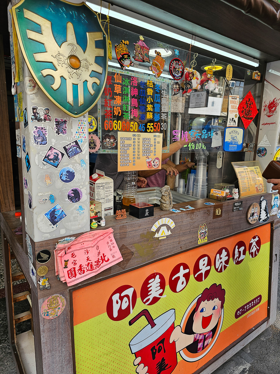 高雄苓雅｜福安陽春麵店 40年超人氣豬油拌麵 │阿美古早味紅茶 自家熬煮茶飲