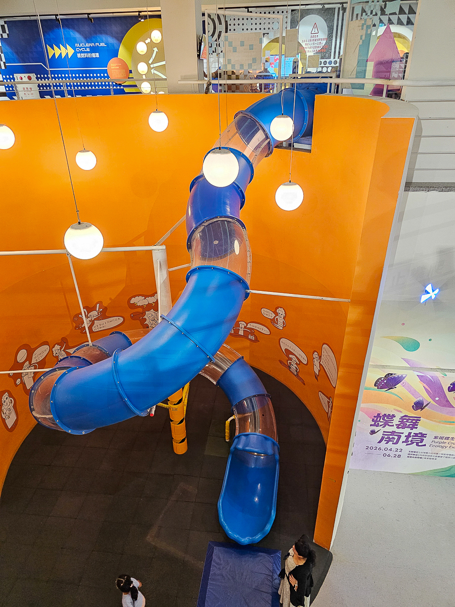 恆春免費景點｜台電南部展示館免費玩！旋轉溜滑梯＋4D電影＋海水淡化冰棒超消暑