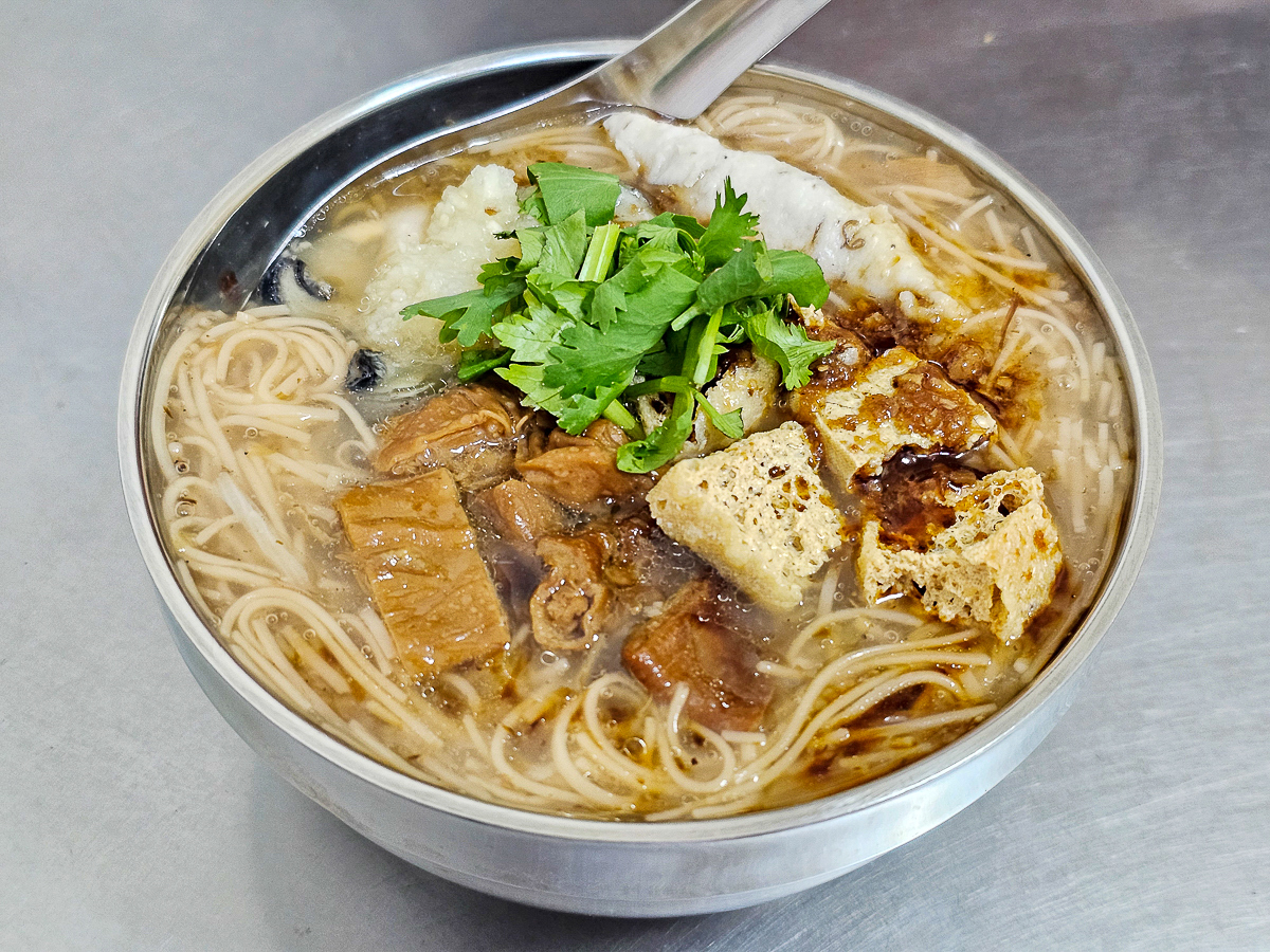 嘉義太保美食|一口酥脆皮臭豆腐 好吃到瘋掉的黑白配臭豆腐!排隊也甘願的故宮南院周邊美食 - 第18張圖 一口酥脆皮臭豆腐