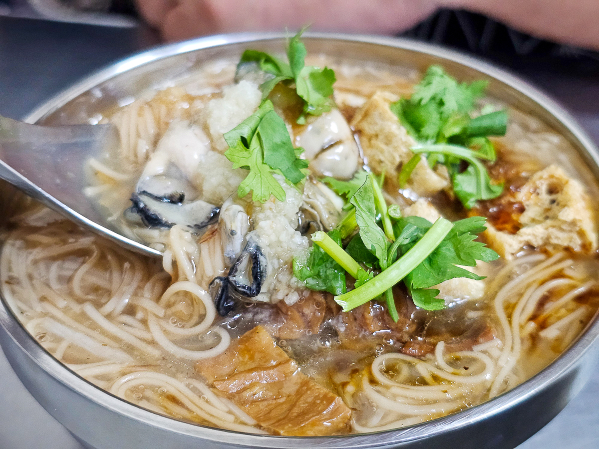嘉義太保美食|一口酥脆皮臭豆腐 好吃到瘋掉的黑白配臭豆腐!排隊也甘願的故宮南院周邊美食 - 第19張圖 一口酥脆皮臭豆腐