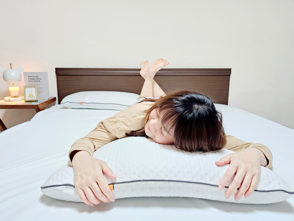 床墊推薦｜德國Emma 石墨烯黑鑽床墊，100天免費試睡，歐洲銷量第一的床墊品牌，全球累計販售超600萬張，享受夜晚被擁抱的安全感