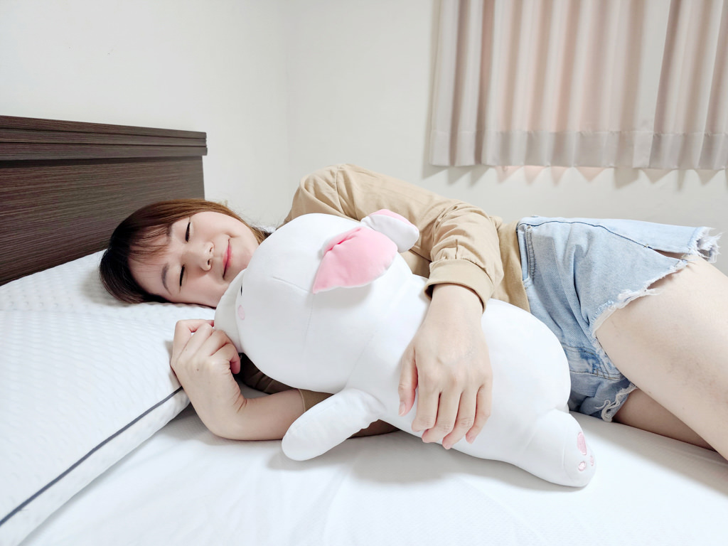 床墊推薦｜德國Emma 石墨烯黑鑽床墊，100天免費試睡，歐洲銷量第一的床墊品牌，全球累計販售超600萬張，享受夜晚被擁抱的安全感