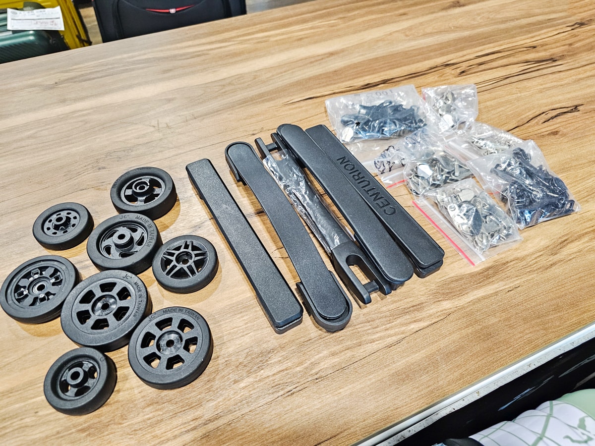 台南平價行李箱推薦|古色古箱行李箱專賣店 款式齊全、價格超甜、行李箱維修當日可取件 - 第37張圖 台南平價行李箱推薦|古色古箱行李箱專賣店 款式齊全、價格超甜、行李箱維修當日可取件