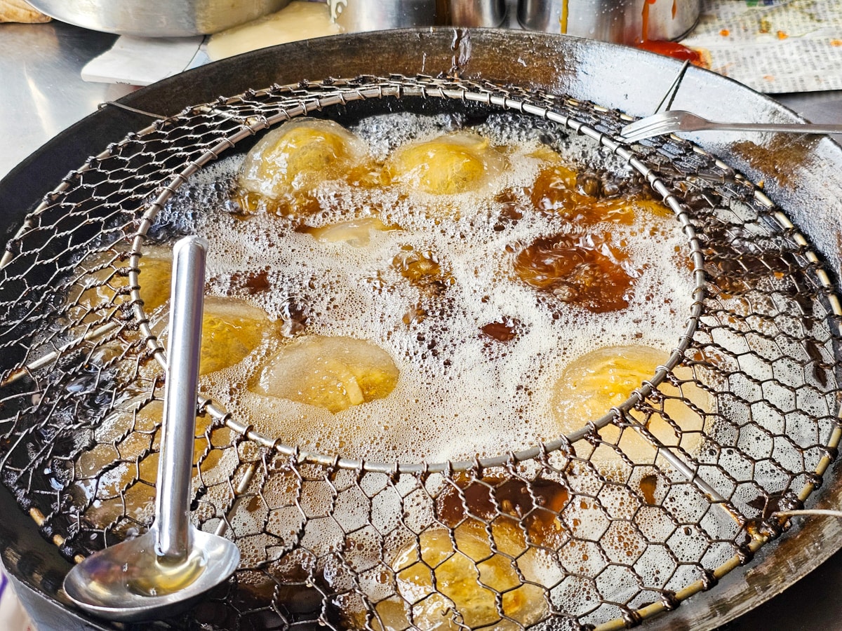 竹山美食|百年廟口肉圓 貢丸豆腐湯只要20元!竹山連興宮對面,超人氣平價小吃 - 第7張圖