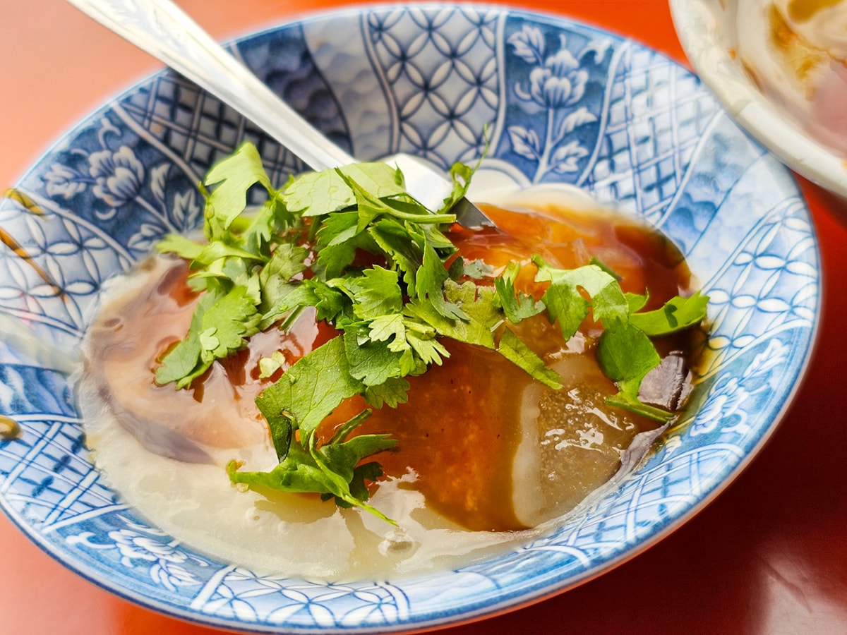 竹山美食|百年廟口肉圓 貢丸豆腐湯只要20元!竹山連興宮對面,超人氣平價小吃 - 第13張圖