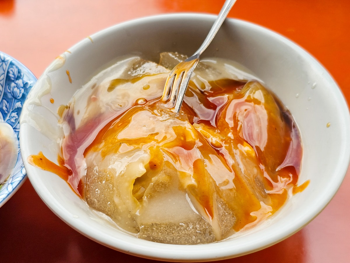 竹山美食|百年廟口肉圓 貢丸豆腐湯只要20元!竹山連興宮對面,超人氣平價小吃 - 第15張圖
