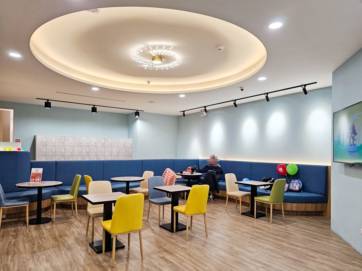 南投景點|魯魯札札咖啡親子館 日月潭最大室內親子樂園!溜小孩放電一定要來玩,伊達邵親子餐廳 - 第27張圖