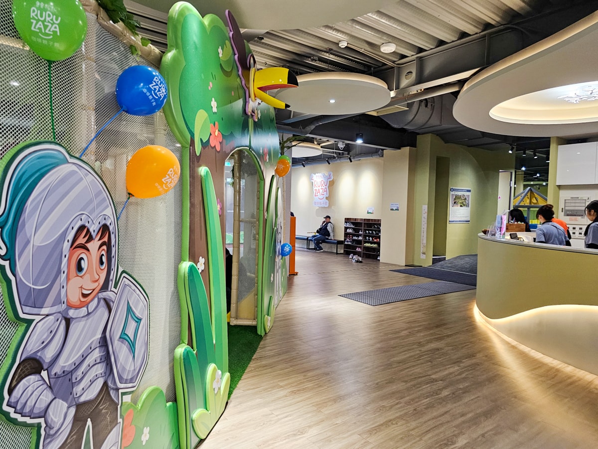 南投景點|魯魯札札咖啡親子館 日月潭最大室內親子樂園!溜小孩放電一定要來玩,伊達邵親子餐廳 - 第7張圖