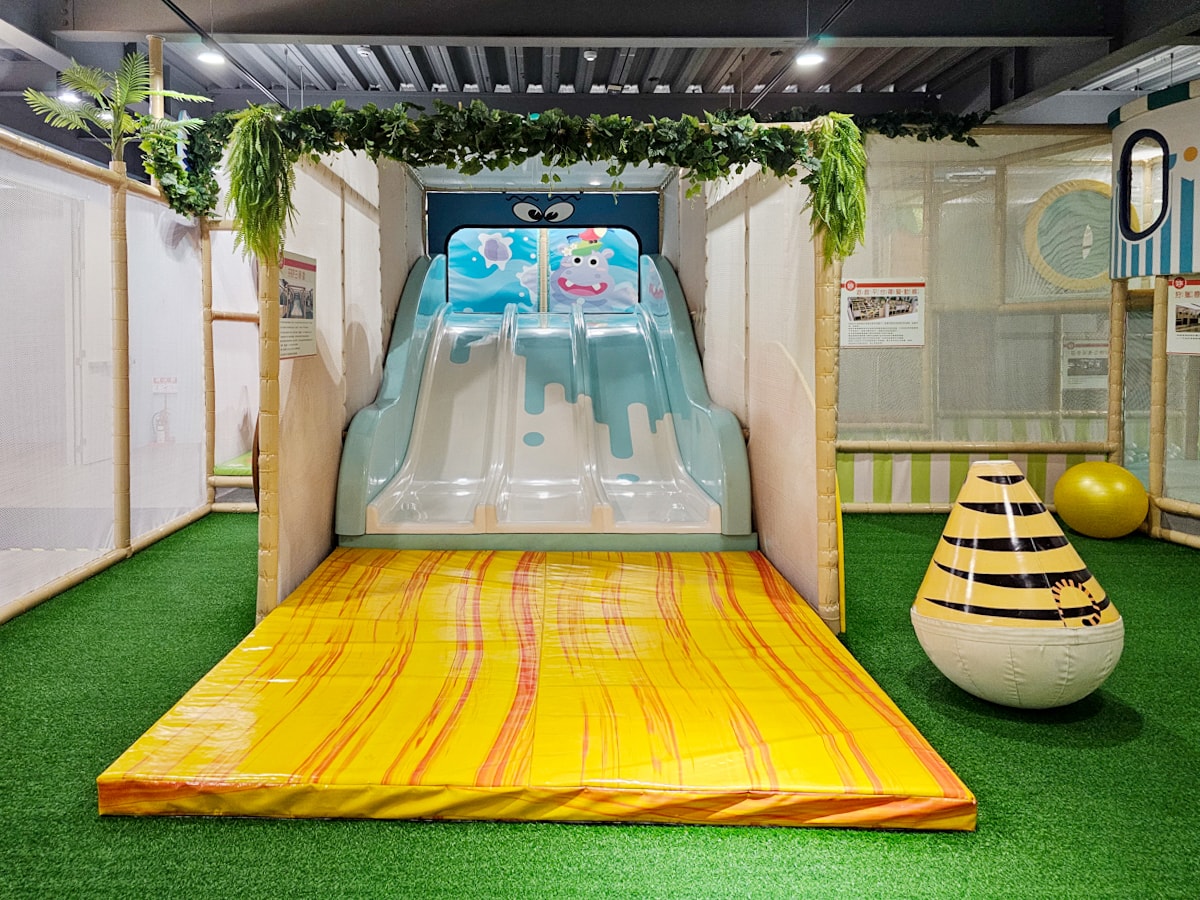 南投景點|魯魯札札咖啡親子館 日月潭最大室內親子樂園!溜小孩放電一定要來玩,伊達邵親子餐廳 - 第10張圖
