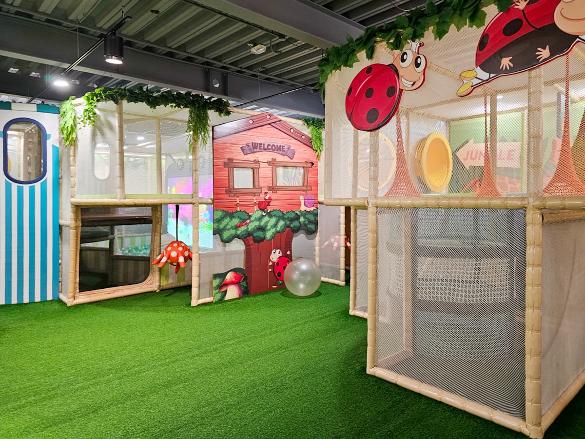 南投景點|魯魯札札咖啡親子館 日月潭最大室內親子樂園!溜小孩放電一定要來玩,伊達邵親子餐廳 - 第12張圖