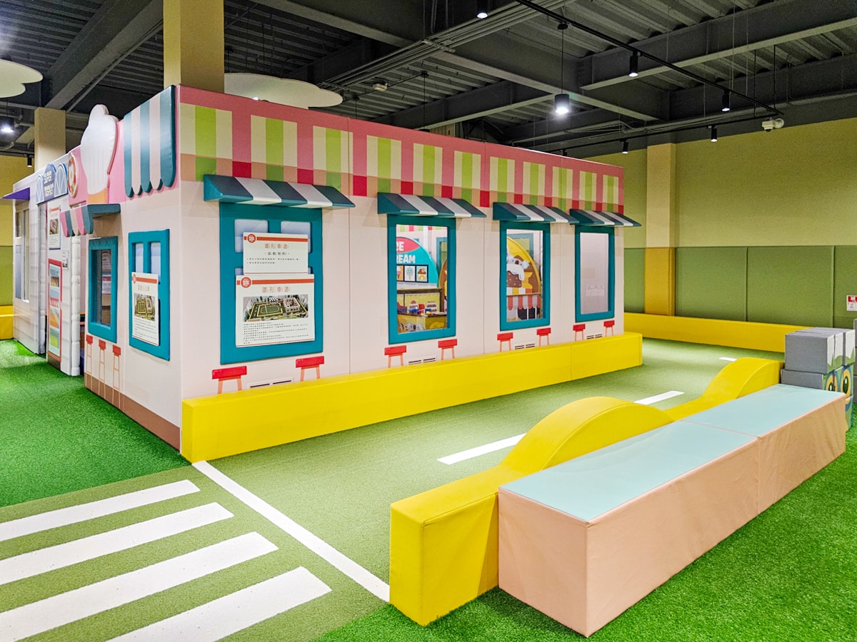 南投景點|魯魯札札咖啡親子館 日月潭最大室內親子樂園!溜小孩放電一定要來玩,伊達邵親子餐廳 - 第21張圖