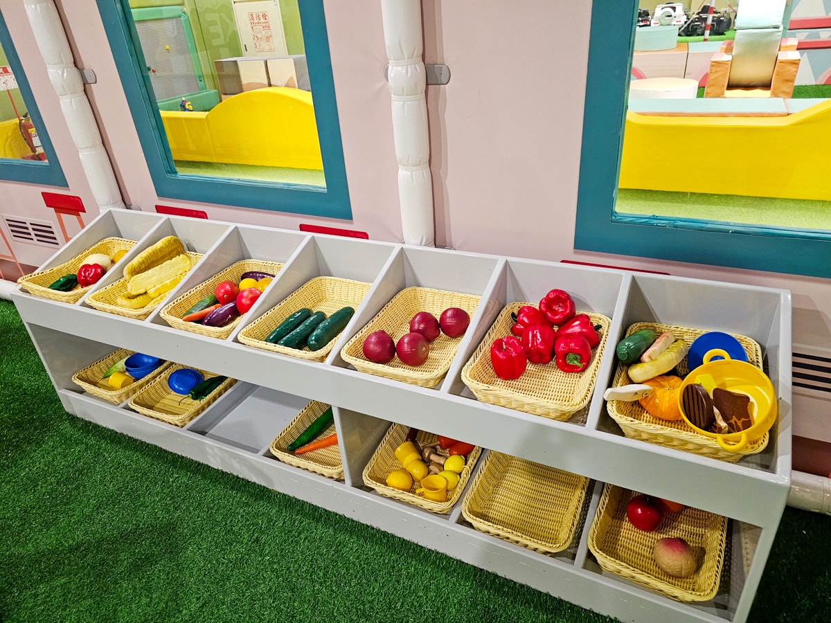 南投景點|魯魯札札咖啡親子館 日月潭最大室內親子樂園!溜小孩放電一定要來玩,伊達邵親子餐廳 - 第23張圖