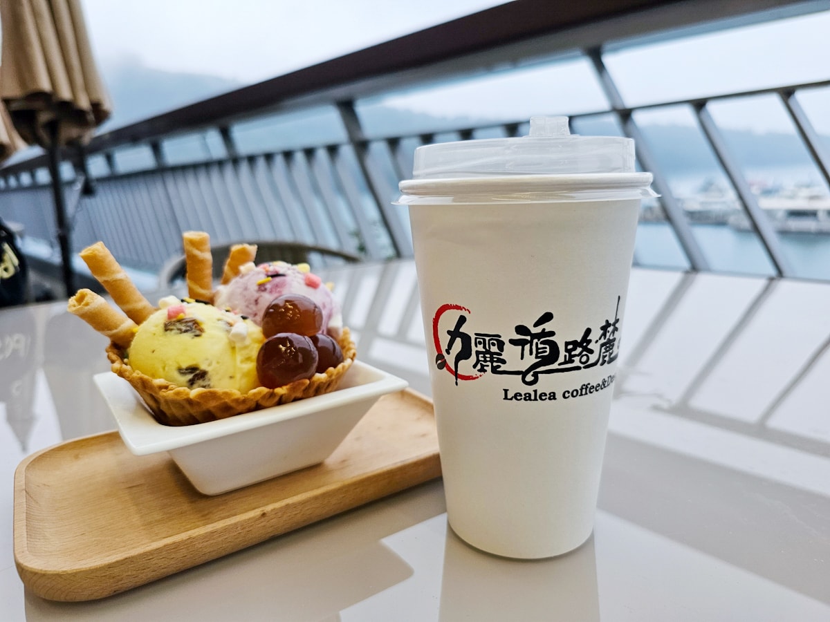 日月潭湖畔下午茶|力麗循路麓 湖景第一排咖啡,日月潭限定紅玉QQ球冰淇淋,伊達邵遊客中心2樓 - 第16張圖