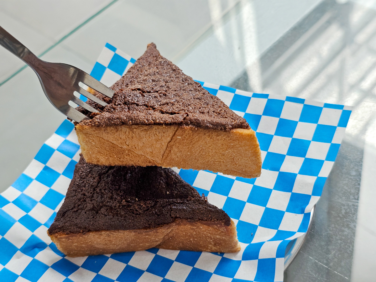 恆春最新網美冰店來囉!藍冰菓 刨冰|奶酥厚片|咖啡 藍與白的相遇 - 第16張圖 恆春最新網美冰店來囉!藍冰菓 刨冰|奶酥厚片|咖啡 藍與白的相遇