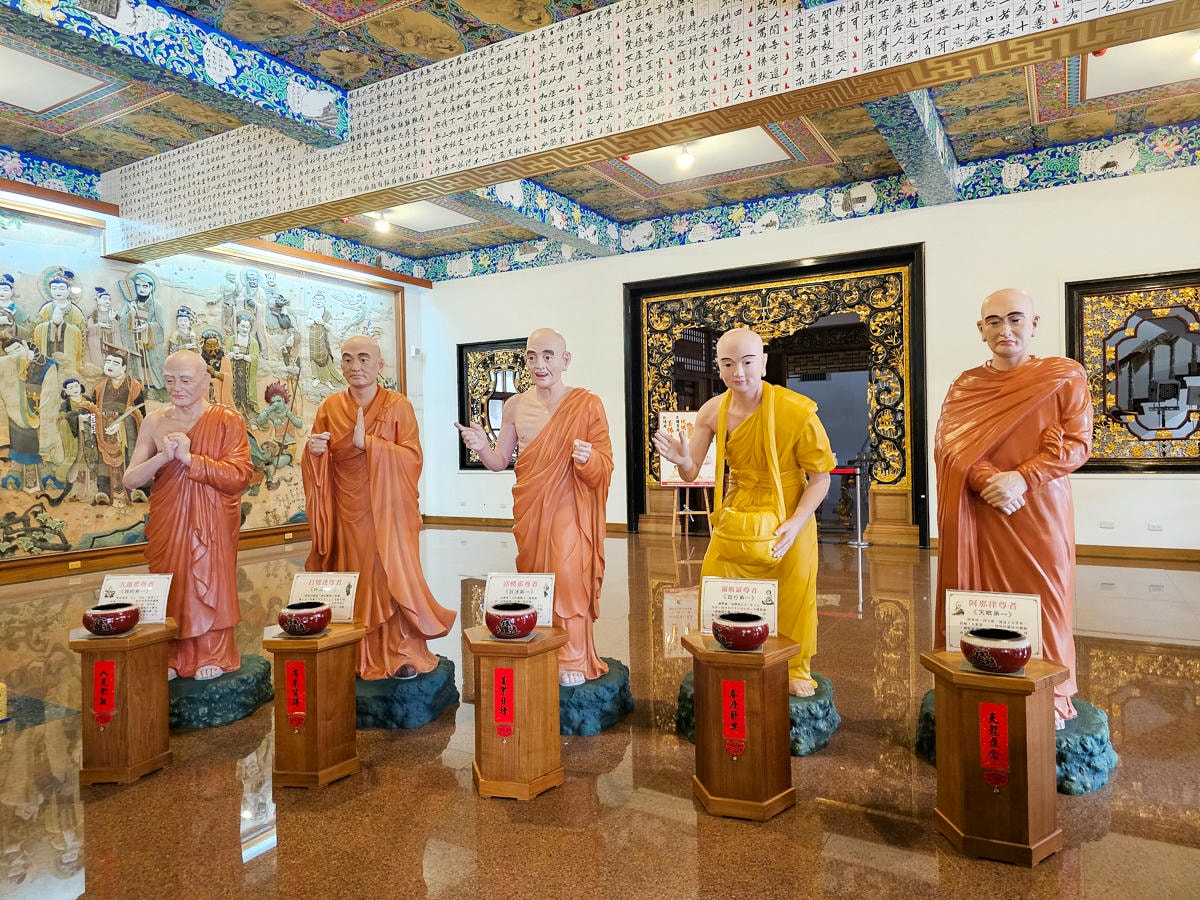 高雄最美寺廟|六龜諦願寺 千年樟木雕刻臥佛,宛如走進異國美術館裡 - 第12張圖 高雄最美寺廟|六龜諦願寺 千年樟木雕刻臥佛,宛如走進異國美術館裡