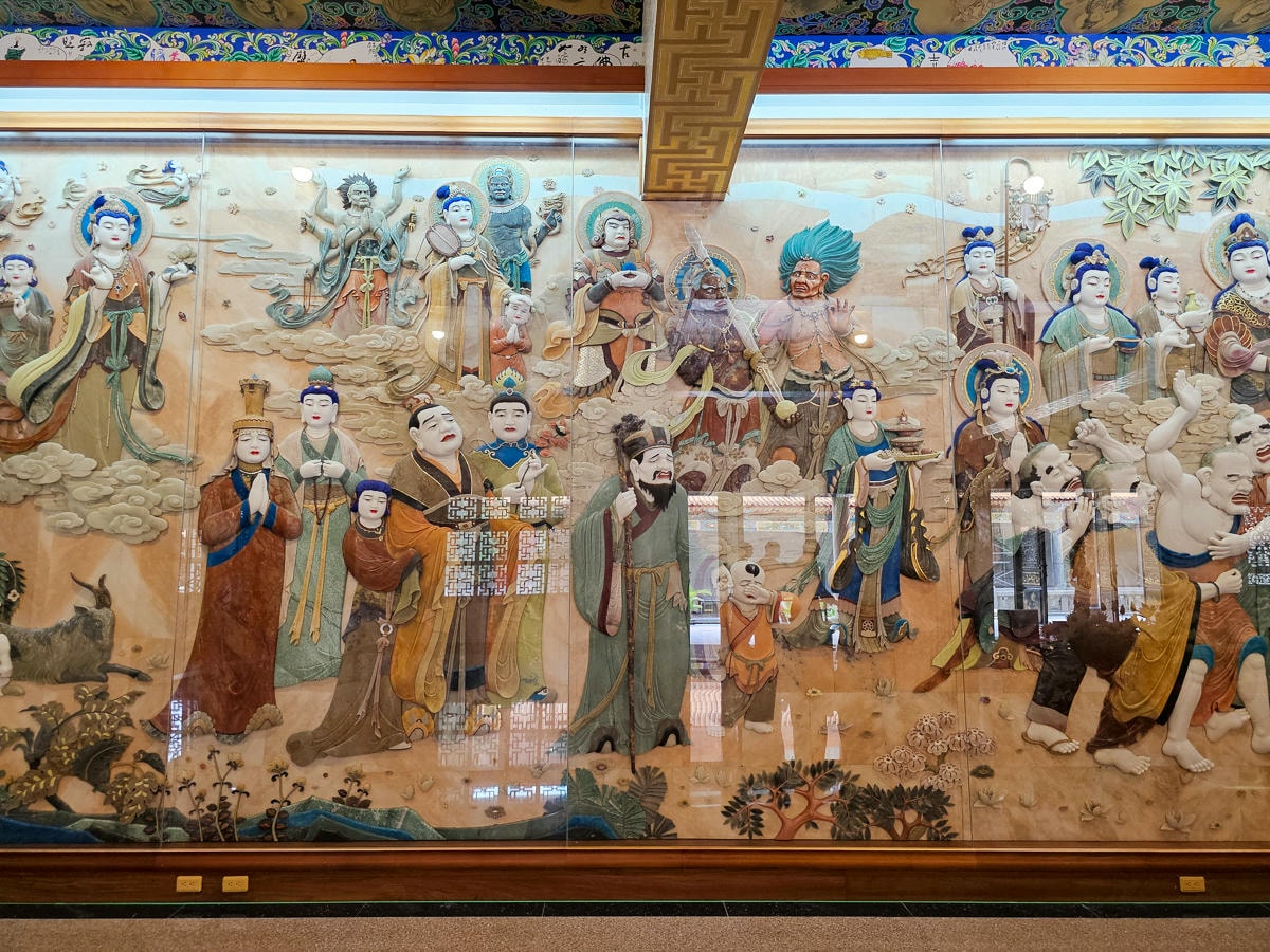 高雄最美寺廟|六龜諦願寺 千年樟木雕刻臥佛,宛如走進異國美術館裡 - 第14張圖 高雄最美寺廟|六龜諦願寺 千年樟木雕刻臥佛,宛如走進異國美術館裡