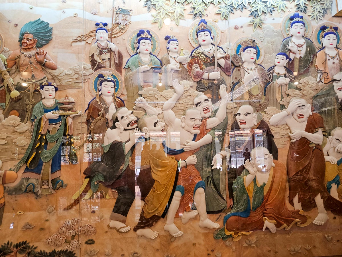 高雄最美寺廟|六龜諦願寺 千年樟木雕刻臥佛,宛如走進異國美術館裡 - 第15張圖 高雄最美寺廟|六龜諦願寺 千年樟木雕刻臥佛,宛如走進異國美術館裡