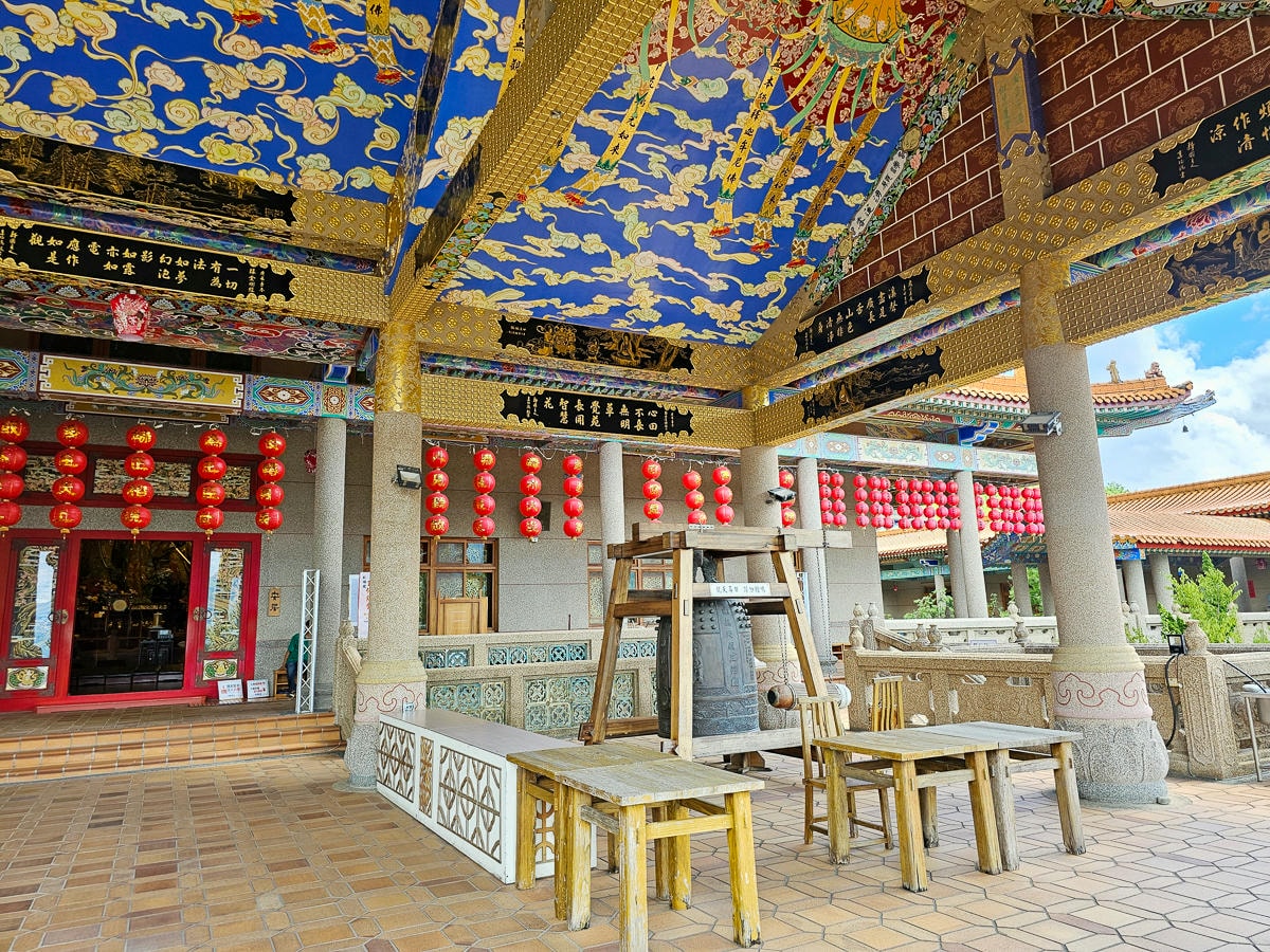 高雄最美寺廟|六龜諦願寺 千年樟木雕刻臥佛,宛如走進異國美術館裡 - 第21張圖 高雄最美寺廟|六龜諦願寺 千年樟木雕刻臥佛,宛如走進異國美術館裡