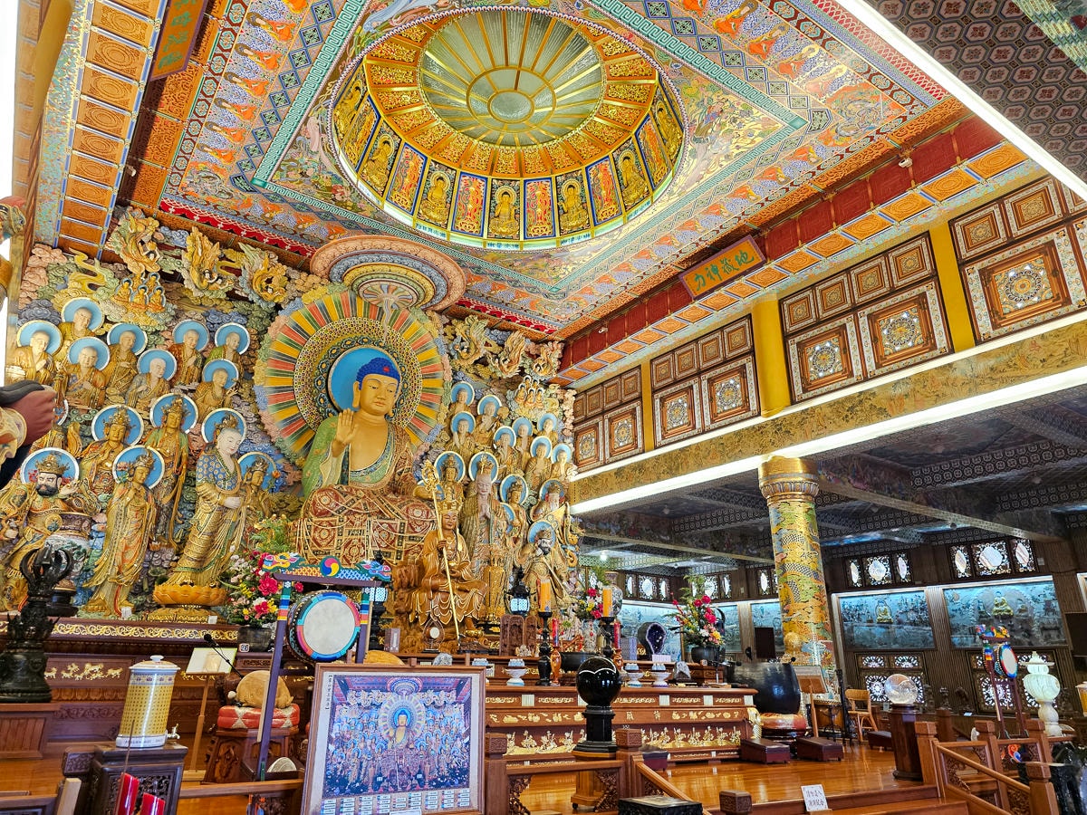高雄最美寺廟|六龜諦願寺 千年樟木雕刻臥佛,宛如走進異國美術館裡 - 第23張圖 高雄最美寺廟|六龜諦願寺 千年樟木雕刻臥佛,宛如走進異國美術館裡