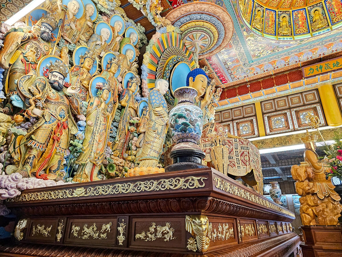 高雄最美寺廟|六龜諦願寺 千年樟木雕刻臥佛,宛如走進異國美術館裡 - 第28張圖 高雄最美寺廟|六龜諦願寺 千年樟木雕刻臥佛,宛如走進異國美術館裡