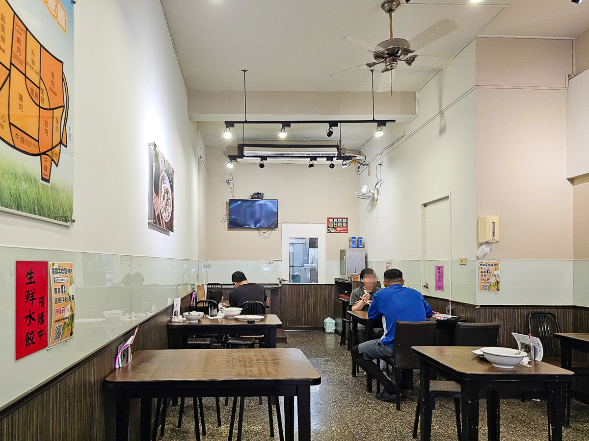 高雄五甲|金鼎牛肉麵手工水餃 冷氣開放,在地老字號排隊小吃 - 第6張圖 高雄五甲|金鼎牛肉麵手工水餃 冷氣開放,在地老字號排隊小吃