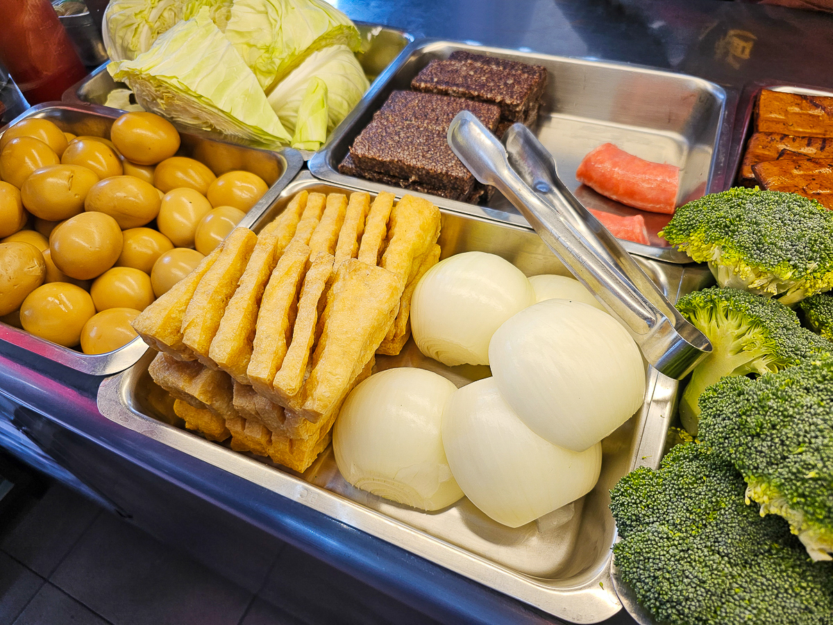 高雄五甲|金鼎牛肉麵手工水餃 冷氣開放,在地老字號排隊小吃 - 第5張圖 高雄五甲|金鼎牛肉麵手工水餃 冷氣開放,在地老字號排隊小吃