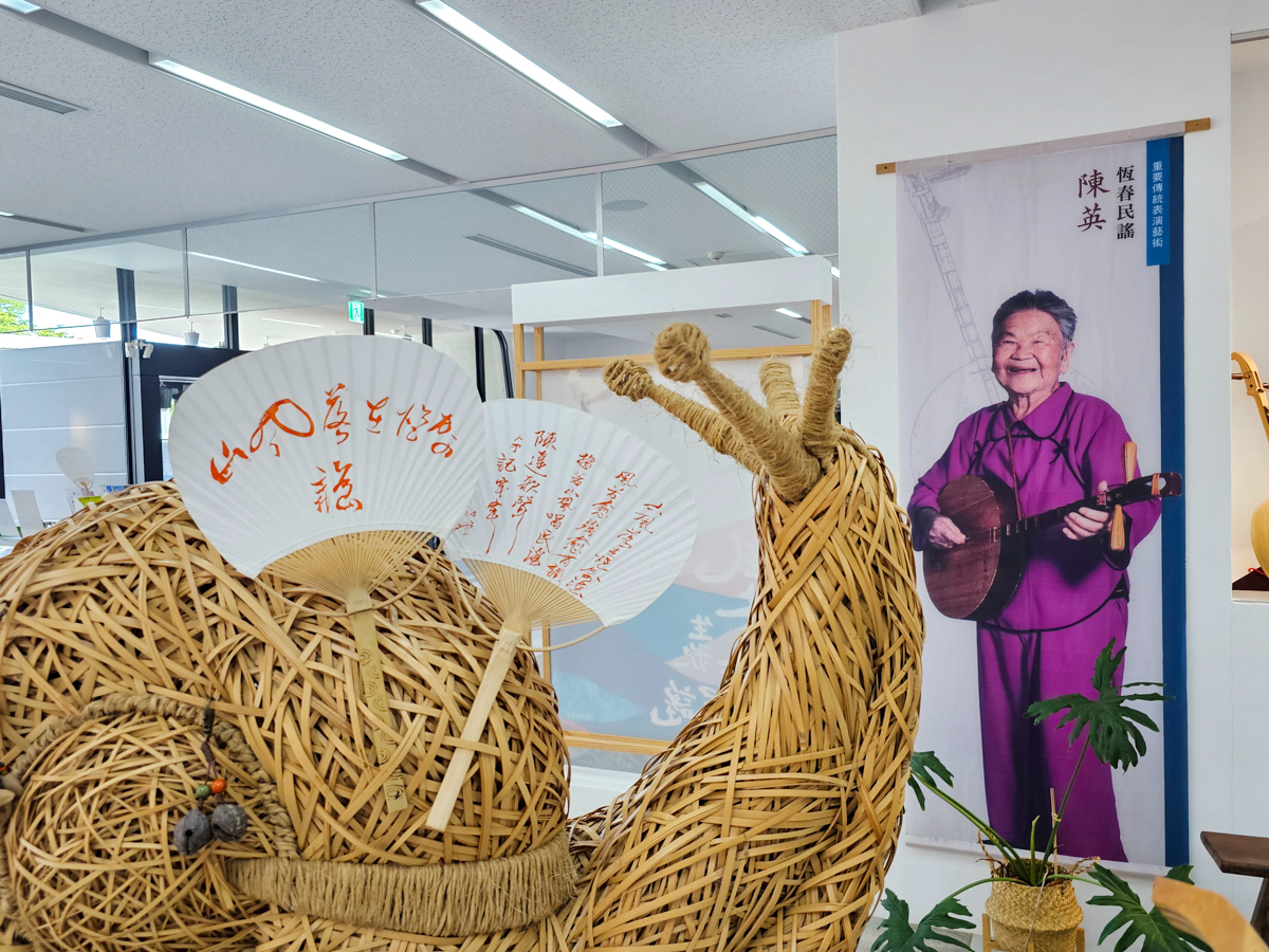 恆春免費景點|恆春文化中心民謠館 聲音博物館聽民謠、自在閱覽圖書 - 第13張圖