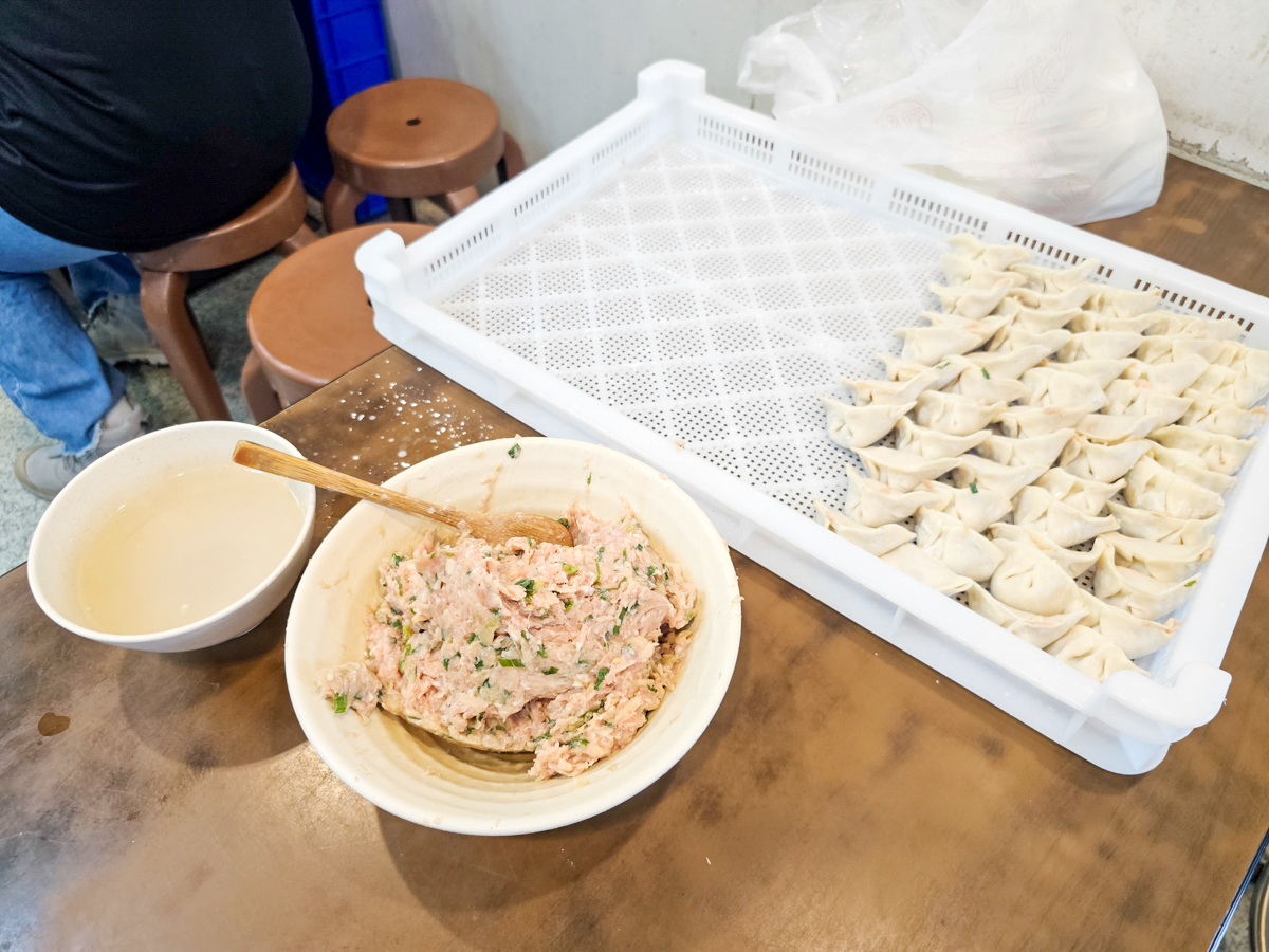 高雄鳳山|北芳園牛肉拉麵-大東店 乾麵/水餃/餛飩湯/酸辣麵 平價國民美食 - 第5張圖