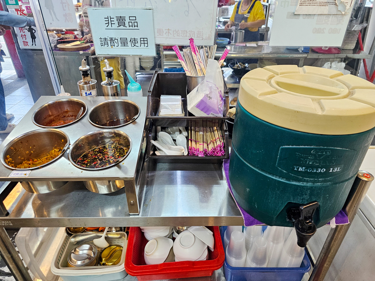 高雄鳳山|北芳園牛肉拉麵-大東店 乾麵/水餃/餛飩湯/酸辣麵 平價國民美食 - 第6張圖