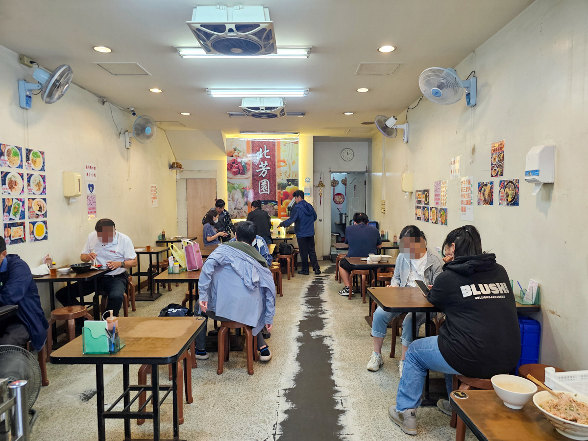 高雄鳳山|北芳園牛肉拉麵-大東店 乾麵/水餃/餛飩湯/酸辣麵 平價國民美食 - 第3張圖