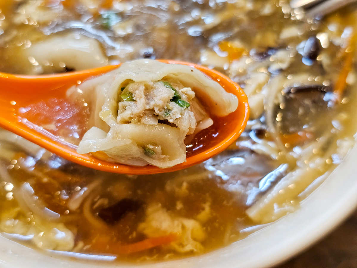 高雄鳳山|北芳園牛肉拉麵-大東店 乾麵/水餃/餛飩湯/酸辣麵 平價國民美食 - 第17張圖