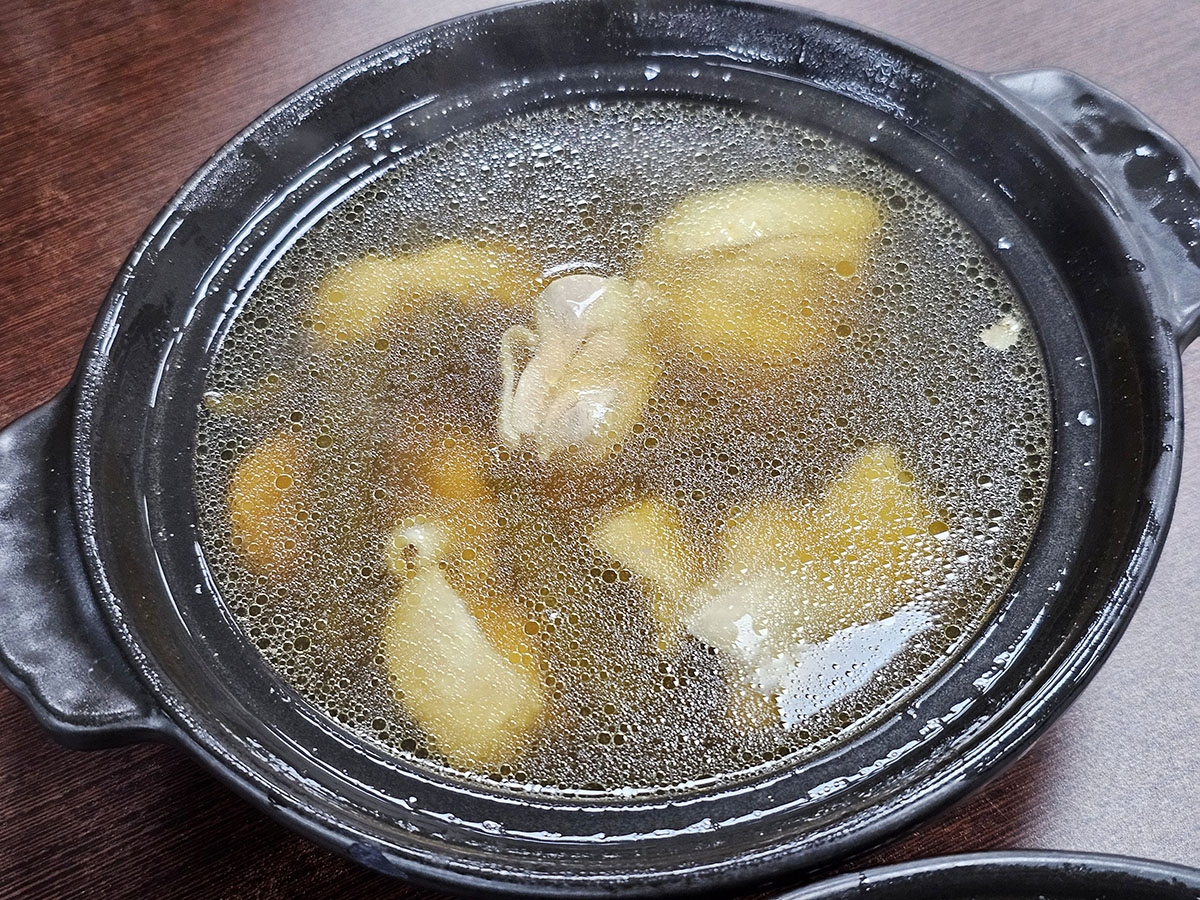 五甲美食推薦|呷雞湯鳳南店 在地人激推個人雞湯!帶骨土雞肉、去骨白羽雞腿肉暖心又暖胃 - 第13張圖