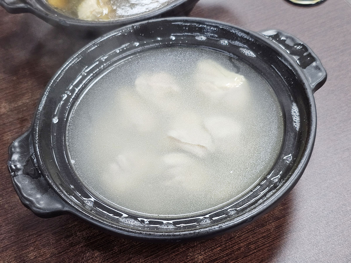 五甲美食推薦|呷雞湯鳳南店 在地人激推個人雞湯!帶骨土雞肉、去骨白羽雞腿肉暖心又暖胃 - 第15張圖