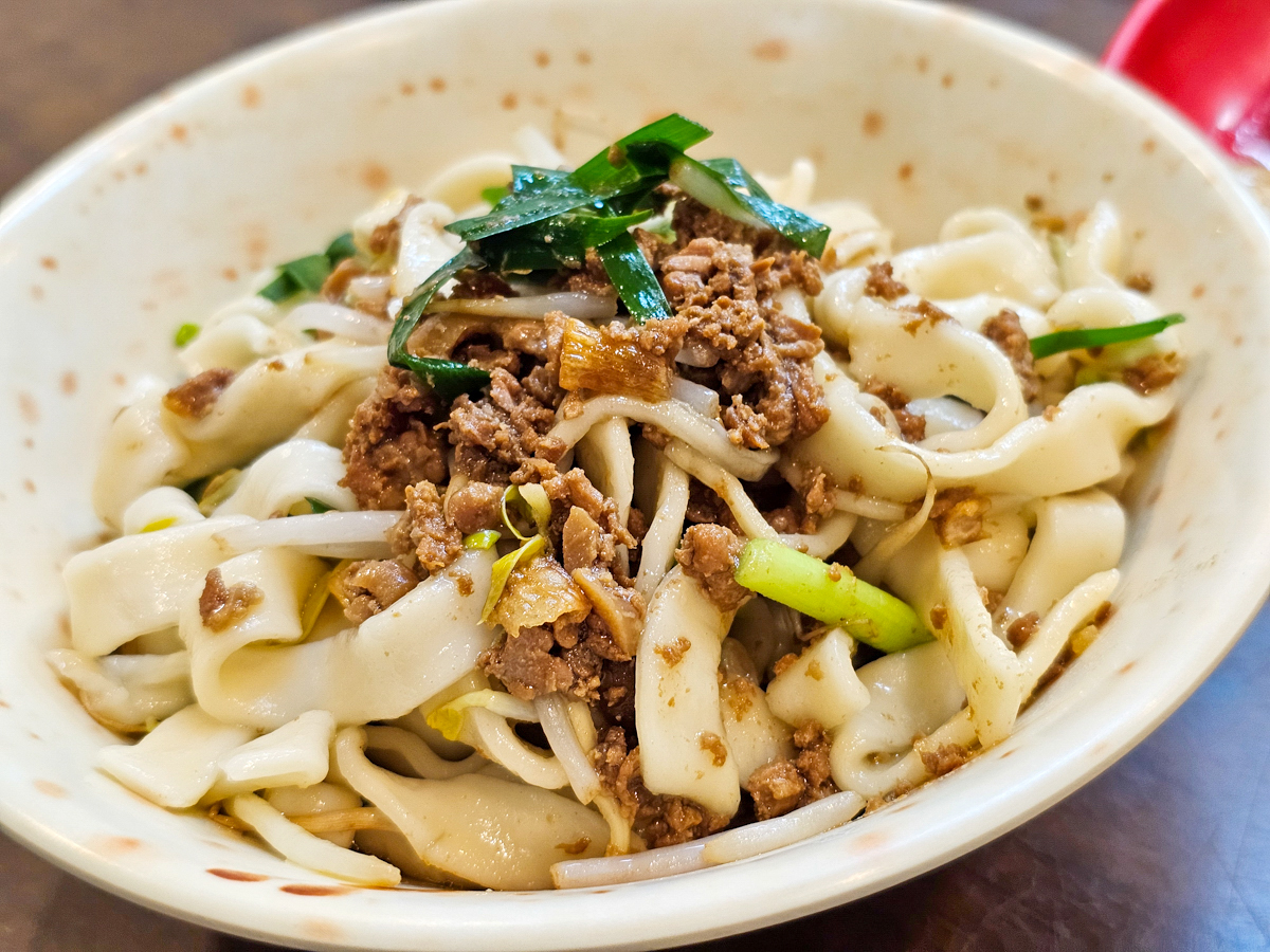 高雄鳳山|北芳園牛肉拉麵-大東店 乾麵/水餃/餛飩湯/酸辣麵 平價國民美食 - 第20張圖