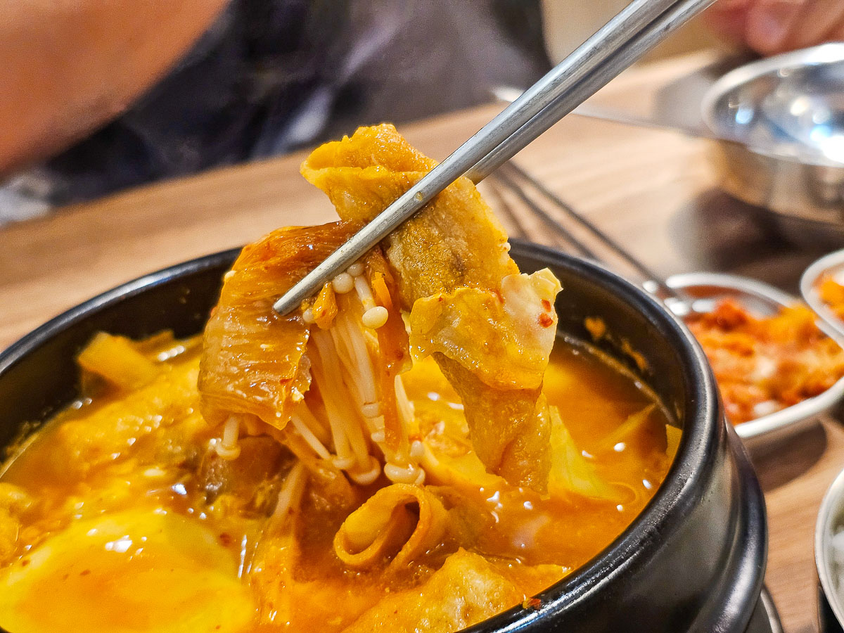 高雄五甲美食|七寶花韓式石鍋拌飯五甲店 新開幕!泡菜、海帶湯、白飯無限供應吃到飽,平價韓國料理、家庭聚餐新選擇 - 第13張圖