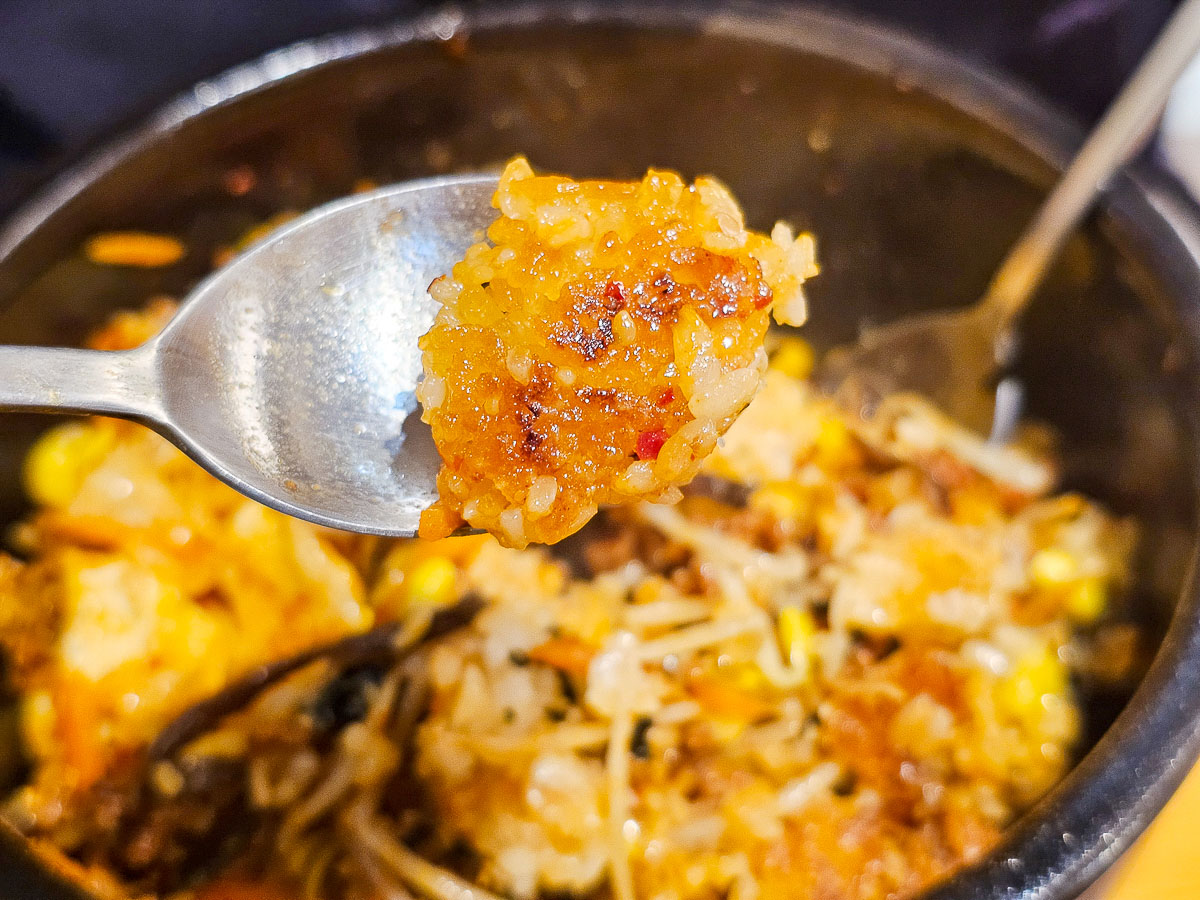 高雄五甲美食|七寶花韓式石鍋拌飯五甲店 新開幕!泡菜、海帶湯、白飯無限供應吃到飽,平價韓國料理、家庭聚餐新選擇 - 第11張圖