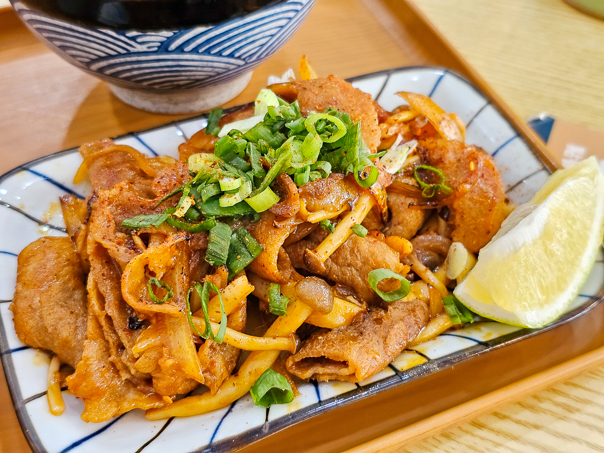 鳳山大東｜良盛吉食 輕食系丼飯也能很有飽足感！寵物友善
