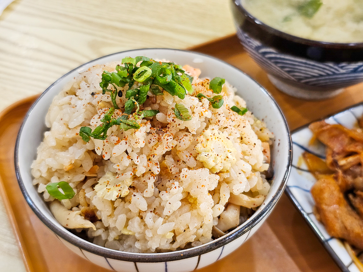 鳳山大東｜良盛吉食 輕食系丼飯也能很有飽足感！寵物友善
