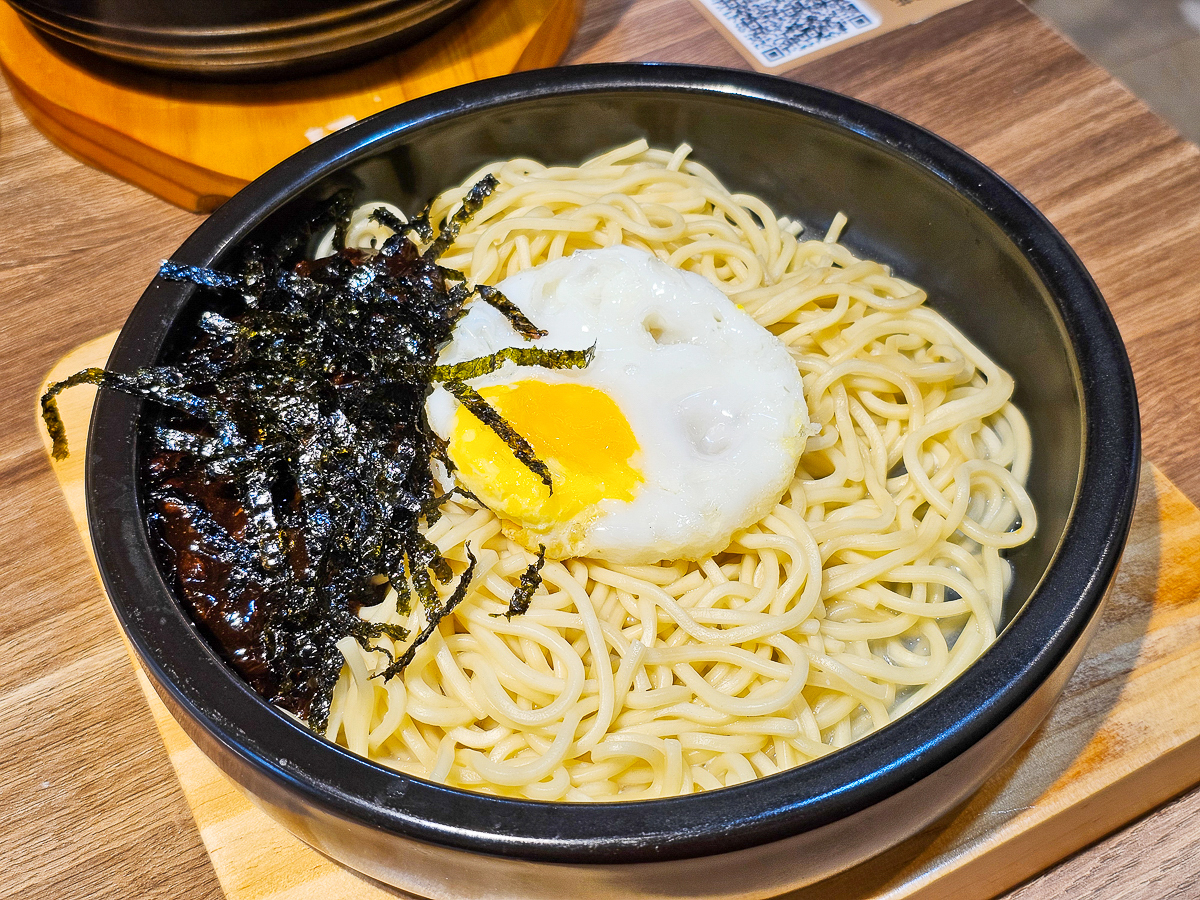 高雄五甲美食|七寶花韓式石鍋拌飯五甲店 新開幕!泡菜、海帶湯、白飯無限供應吃到飽,平價韓國料理、家庭聚餐新選擇 - 第17張圖