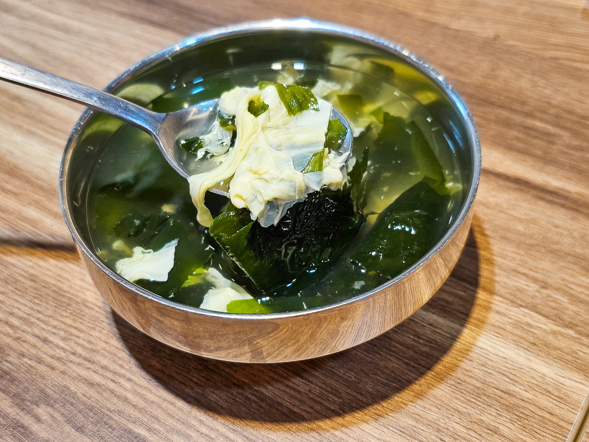 高雄五甲美食|七寶花韓式石鍋拌飯五甲店 新開幕!泡菜、海帶湯、白飯無限供應吃到飽,平價韓國料理、家庭聚餐新選擇 - 第6張圖