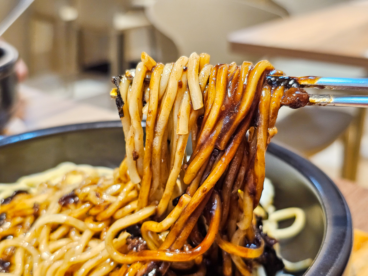 高雄五甲美食|七寶花韓式石鍋拌飯五甲店 新開幕!泡菜、海帶湯、白飯無限供應吃到飽,平價韓國料理、家庭聚餐新選擇 - 第19張圖