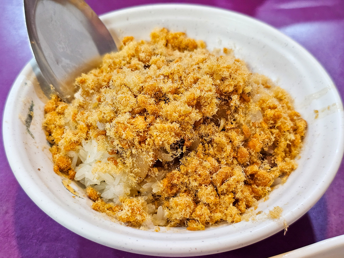 鳳山小吃|鳳城米糕民生店 古早味米糕/ 肉羹/滷鴨蛋,冷氣開放,大東捷運站旁銅板美食 - 第9張圖