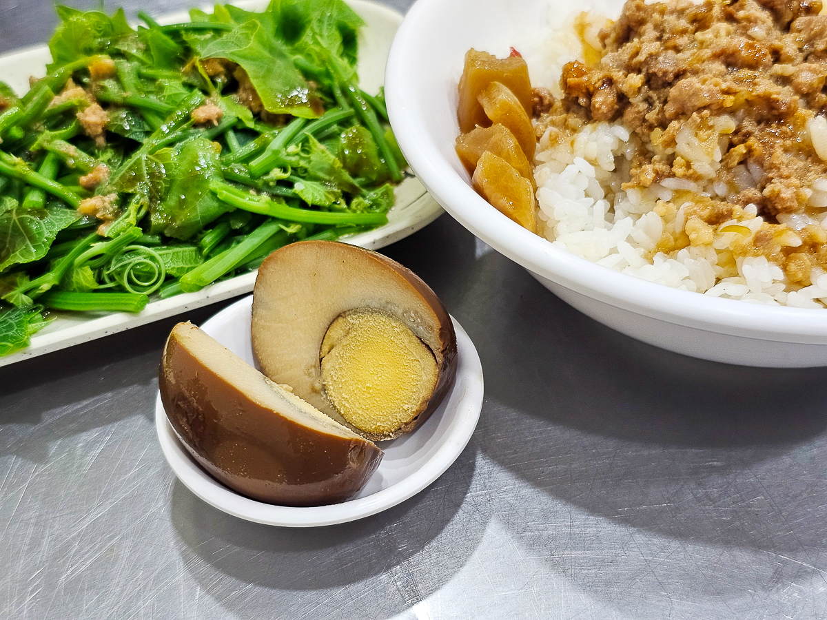 南投魚池|一麵堂 噴香肉燥飯、牛肉麵、水餃, 茶香入味一吃入魂!平價美味CP值超高 - 第16張圖