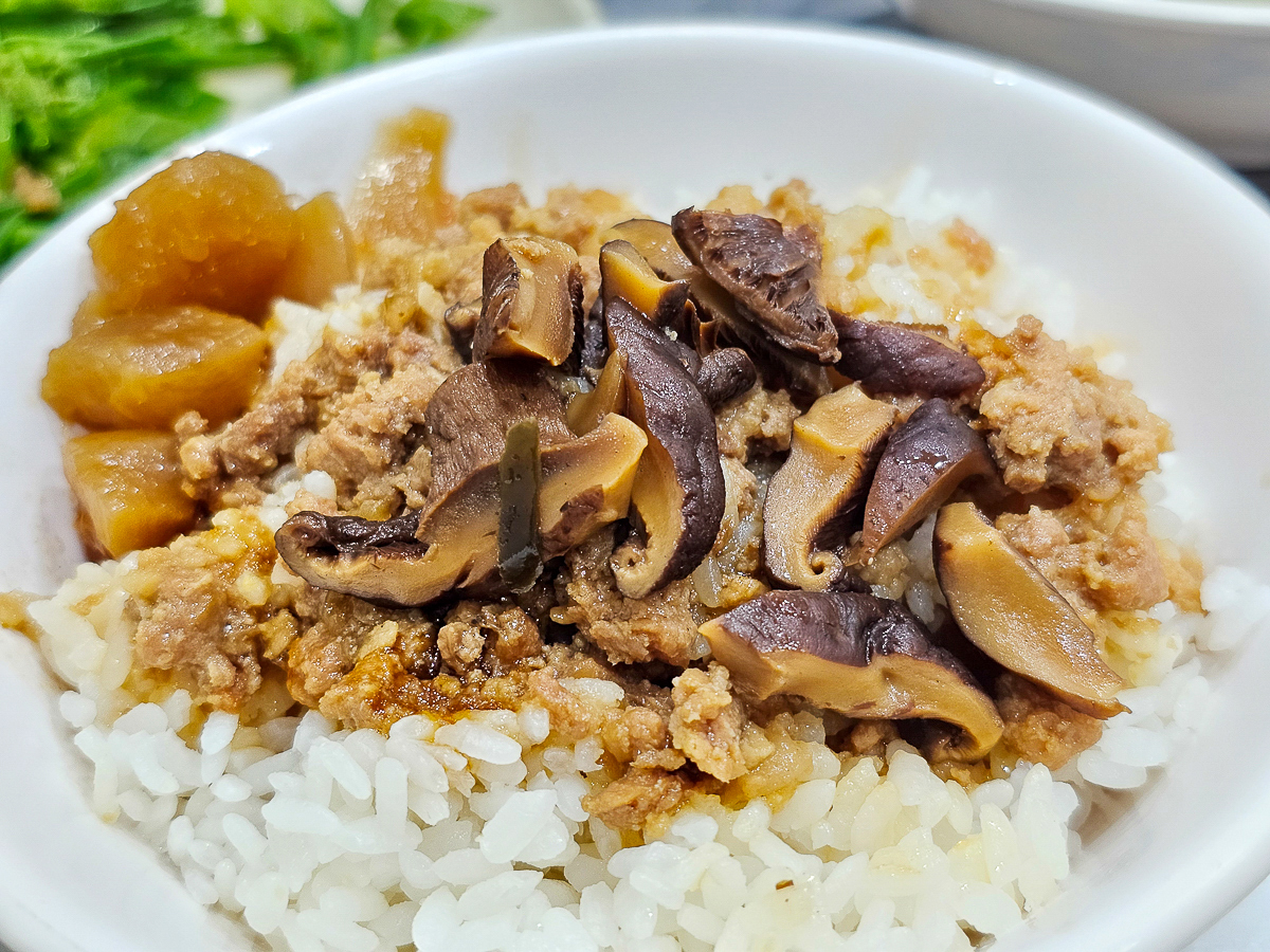 南投魚池|一麵堂 噴香肉燥飯、牛肉麵、水餃, 茶香入味一吃入魂!平價美味CP值超高 - 第13張圖