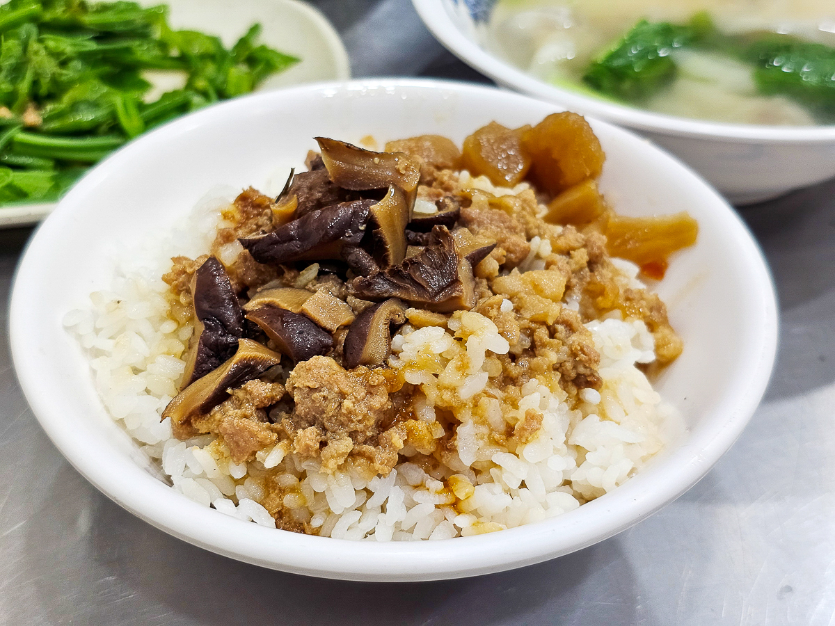 南投魚池|一麵堂 噴香肉燥飯、牛肉麵、水餃, 茶香入味一吃入魂!平價美味CP值超高 - 第12張圖