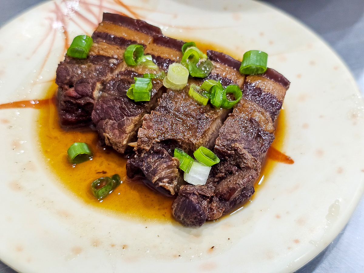 南投魚池|一麵堂 噴香肉燥飯、牛肉麵、水餃, 茶香入味一吃入魂!平價美味CP值超高 - 第17張圖
