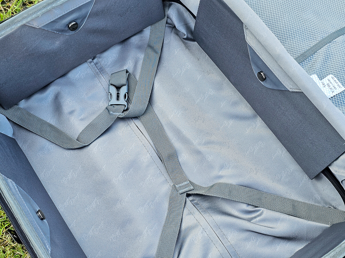 我把行李箱變小了!BIGGER 20吋菱格紋前開摺疊箱 行李箱界的小魔術師 - 第17張圖