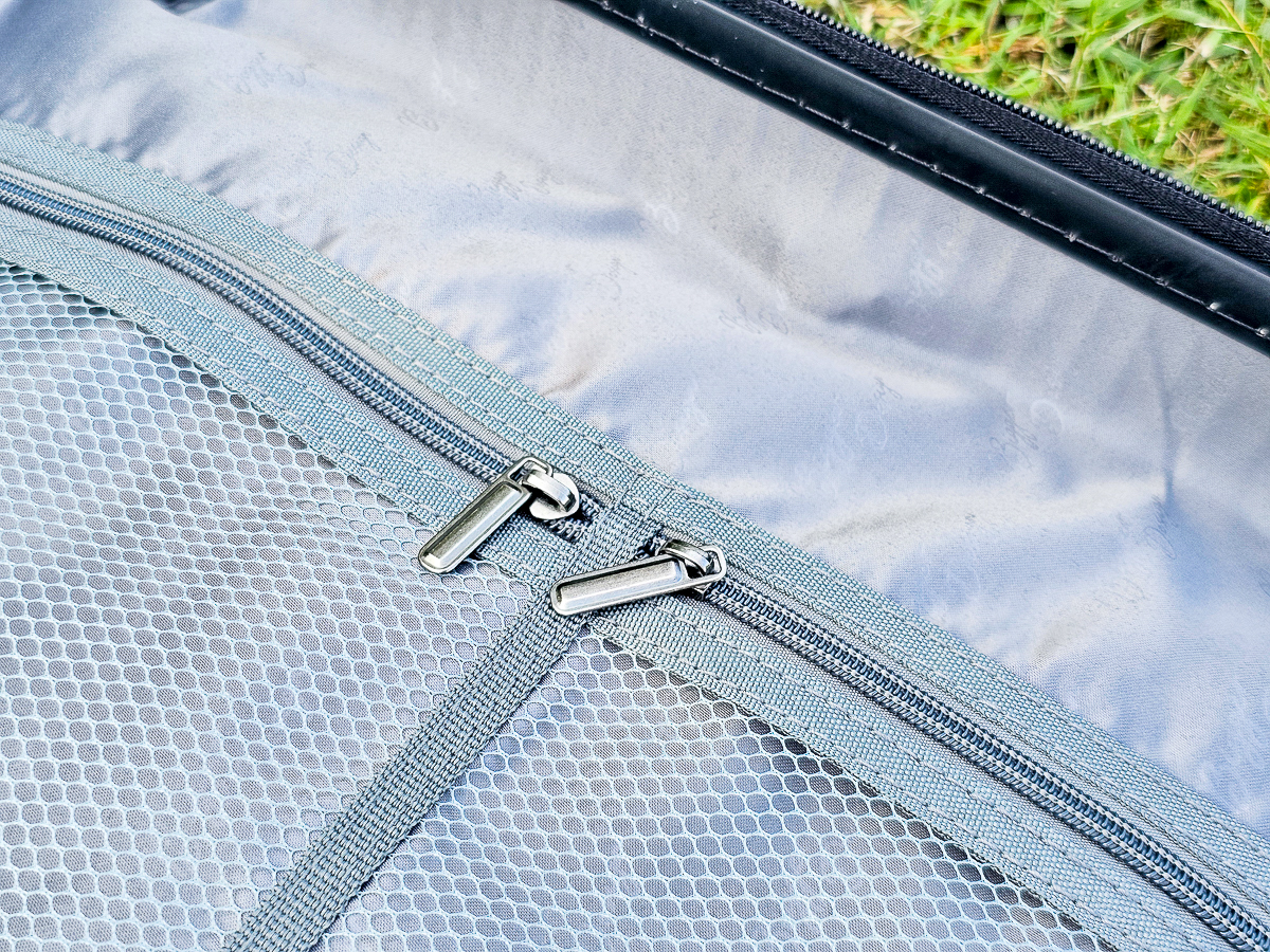 我把行李箱變小了!BIGGER 20吋菱格紋前開摺疊箱 行李箱界的小魔術師 - 第19張圖